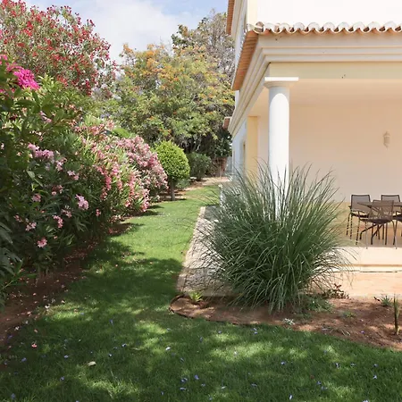 Villa Beira Mar, Alto Golf *